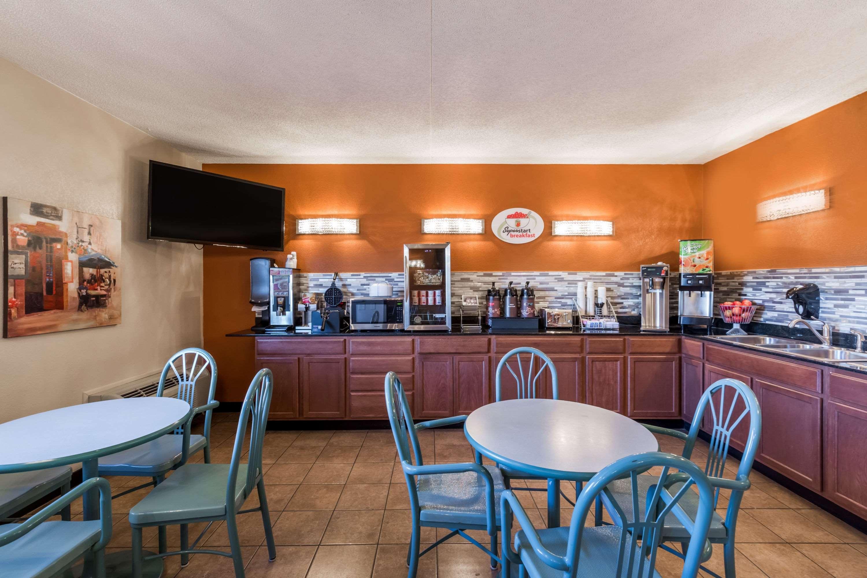Super 8 By Wyndham Wichita North Exterior foto