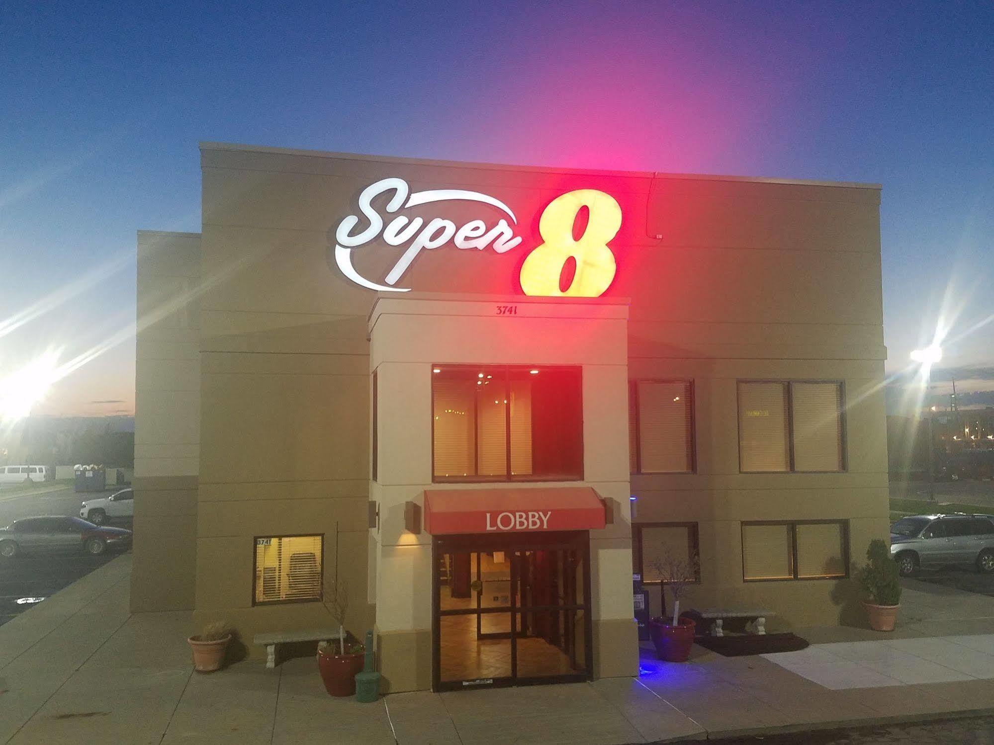 Super 8 By Wyndham Wichita North Exterior foto